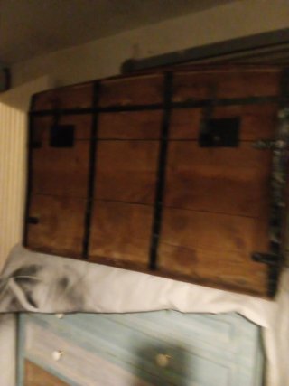 Baúl antiguo madera y hierro