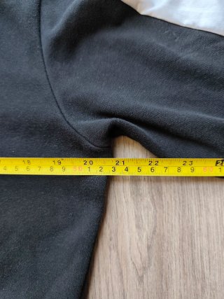 Sudadera Puma con capucha negra y blanca