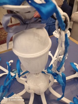 Lampadario shabby chic bianco e blu