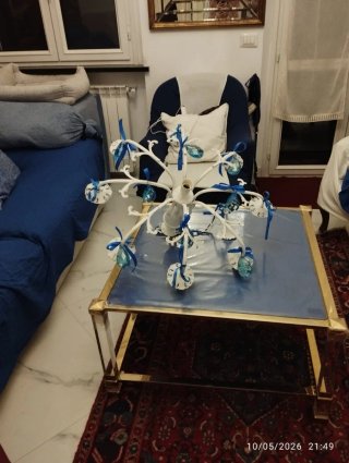 Lampadario shabby chic bianco e blu