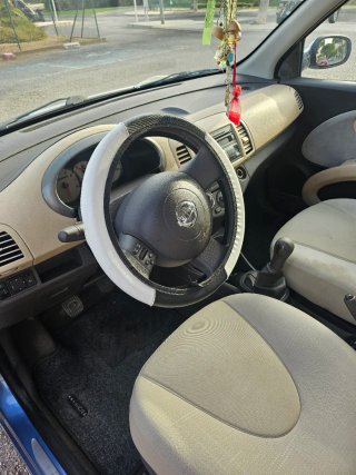Nissan Micra mandarina duck