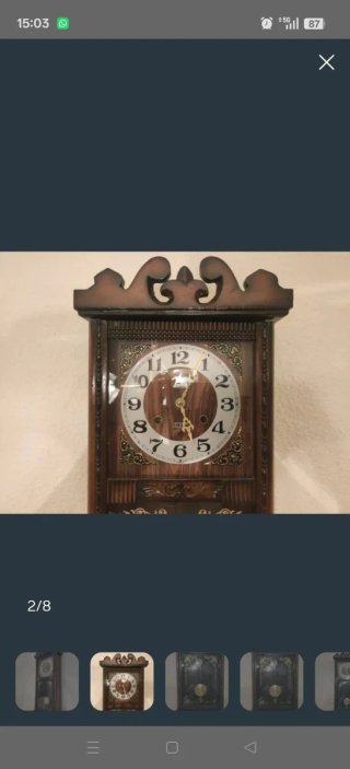 Reloj de péndulo antiguo de madera y cristal