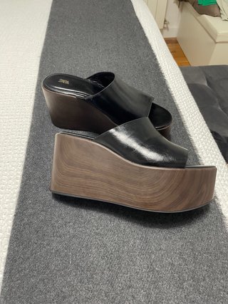 Sandali con piattaforma in legno Zara