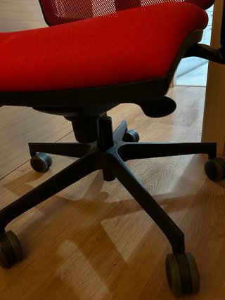 Silla de oficina de color rojo