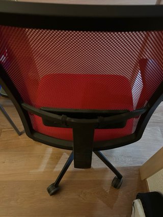 Silla de oficina de color rojo