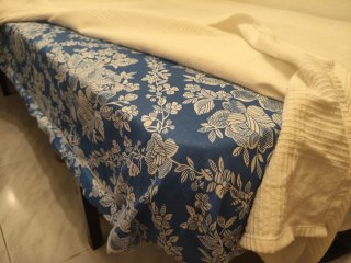 Cama completa: colchón, somier, cabecero y mesita