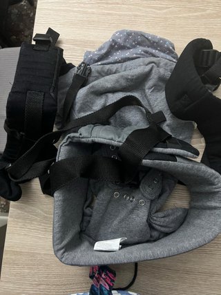 Mochila portabebés CHICCO gris