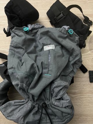 Mochila portabebés CHICCO gris