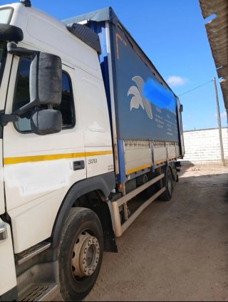 Volvo caja frutera 370