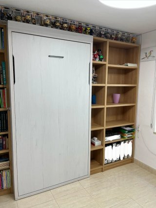 Cama plegable con estantería opcional