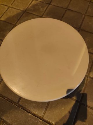 Taburete blanco de plástico