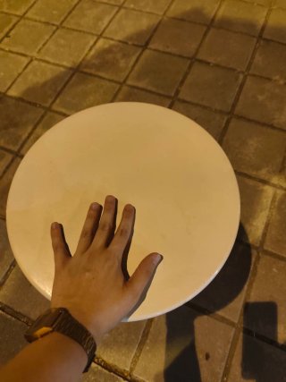 Taburete blanco de plástico