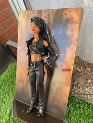 Bellezón de Barbie con peana