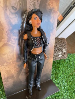 Bellezón de Barbie con peana