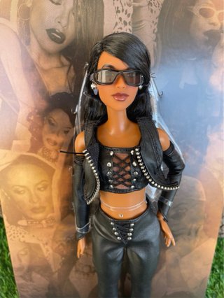 Bellezón de Barbie con peana