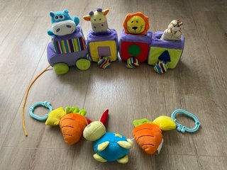 Tren de bloques con animales para bebé