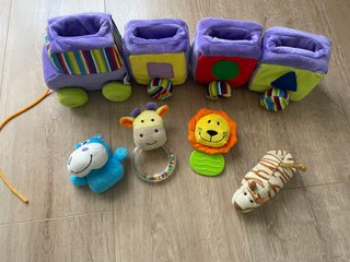 Tren de bloques con animales para bebé