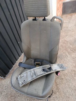 Asientos de coche de Renault Scenic con cinturón