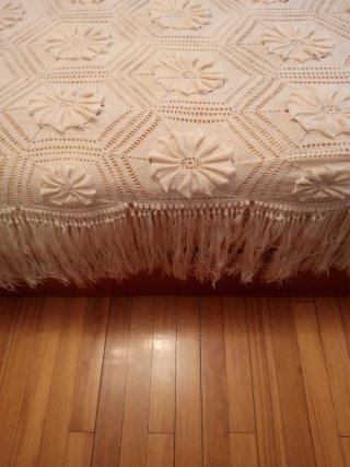 Colcha ganchillo beige con flecos