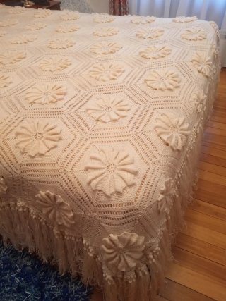 Colcha ganchillo beige con flecos
