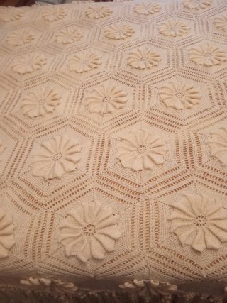 Colcha ganchillo beige con flecos