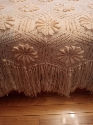 Colcha ganchillo beige con flecos