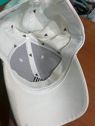 Gorra Adidas Blanca y Negra