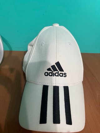 Gorra Adidas Blanca y Negra