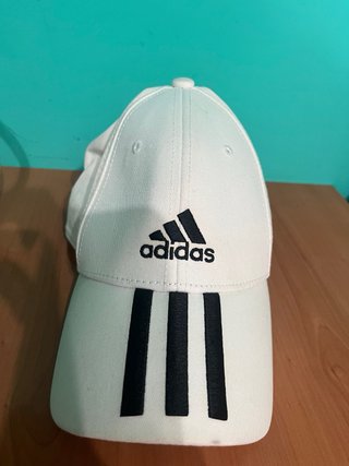 Gorra Adidas Blanca y Negra
