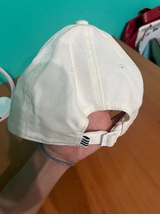Gorra Adidas Blanca y Negra
