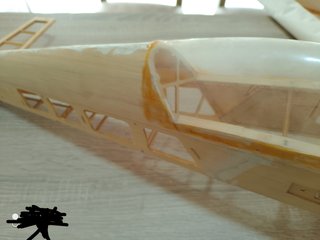 Avión de madera para montar. Escucho ofertas