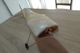 Avión de madera para montar. Escucho ofertas