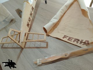 Avión de madera para montar. Escucho ofertas