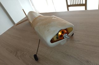 Avión de madera para montar. Escucho ofertas