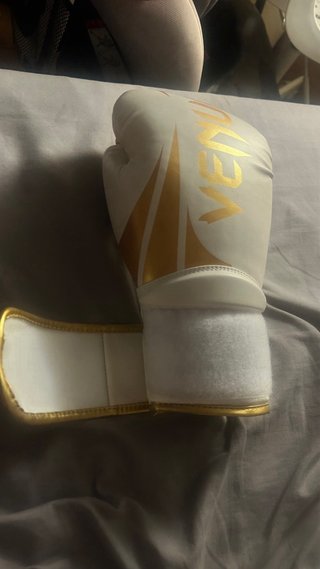 Guantes Boxeo 14oz + Vendas 4m, marca venum