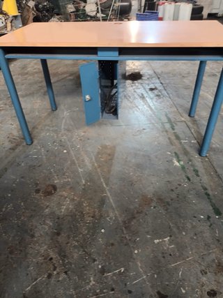 Mesa de ordenador madera y metal