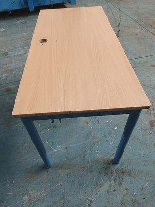 Mesa de ordenador madera y metal