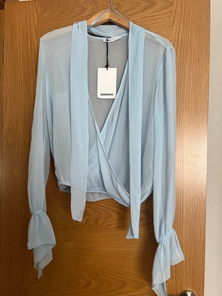 Blusa Bershka azul semitransparente lazo