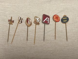Set di spille con emblemi di club di calcio