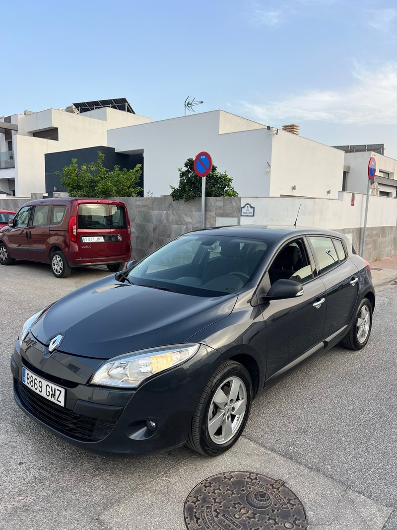 Renault Megane 2010 110.000 kilometros - foto 1