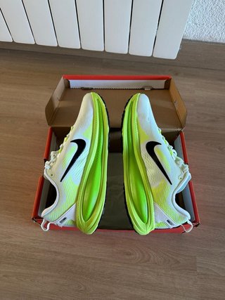 Nike Vomero 18 NEW