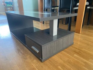 Mesa de centro moderna con cajón