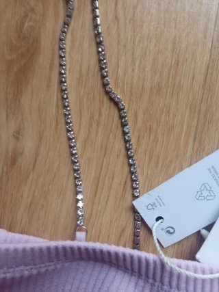 Top Bershka lila tirantes con pedrería