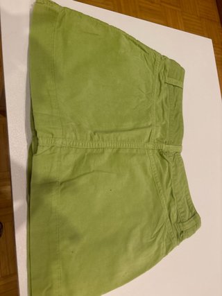 Falda verde de pana con perlas
