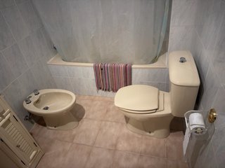 Lavabo con mueble y espejo