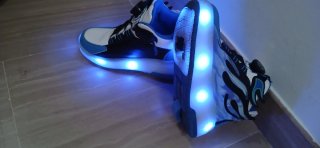 Zapatillas con ruedas y luces LED