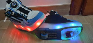 Zapatillas con ruedas y luces LED