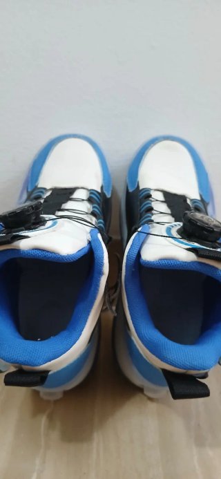 Zapatillas con ruedas y luces LED
