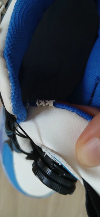 Zapatillas con ruedas y luces LED