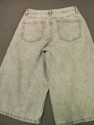 Pantalón vaquero ancho gris